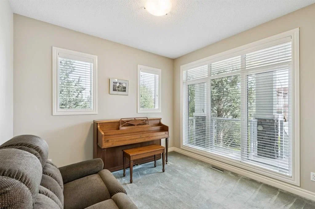 94 Panatella Close NW, Calgary — photo 4 of 38