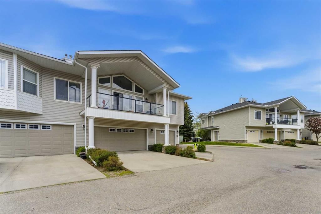 12 Rocky Vista Terrace NW, Calgary — main listing photo