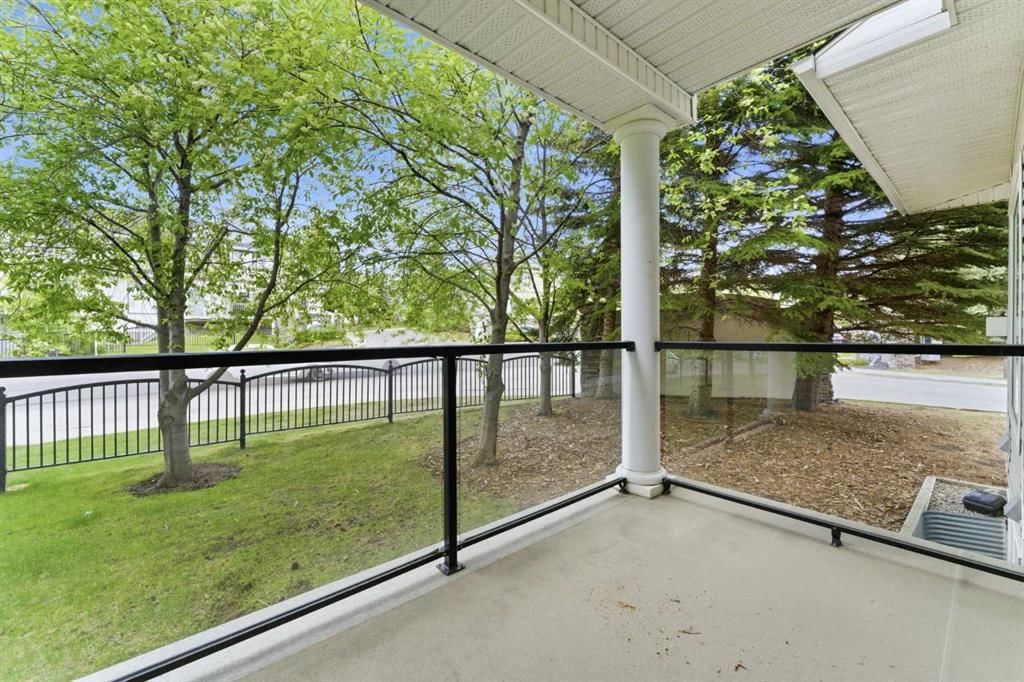 12 Rocky Vista Terrace NW, Calgary — photo 3 of 49