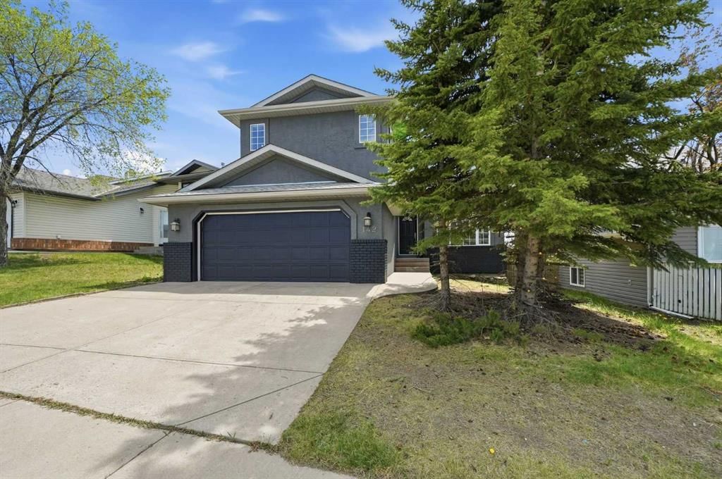 142 Elizabeth Way SE, Airdrie — photo 2 of 47