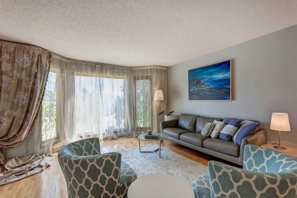 25 Deerfield Manor SE, Calgary — photo 4 of 49
