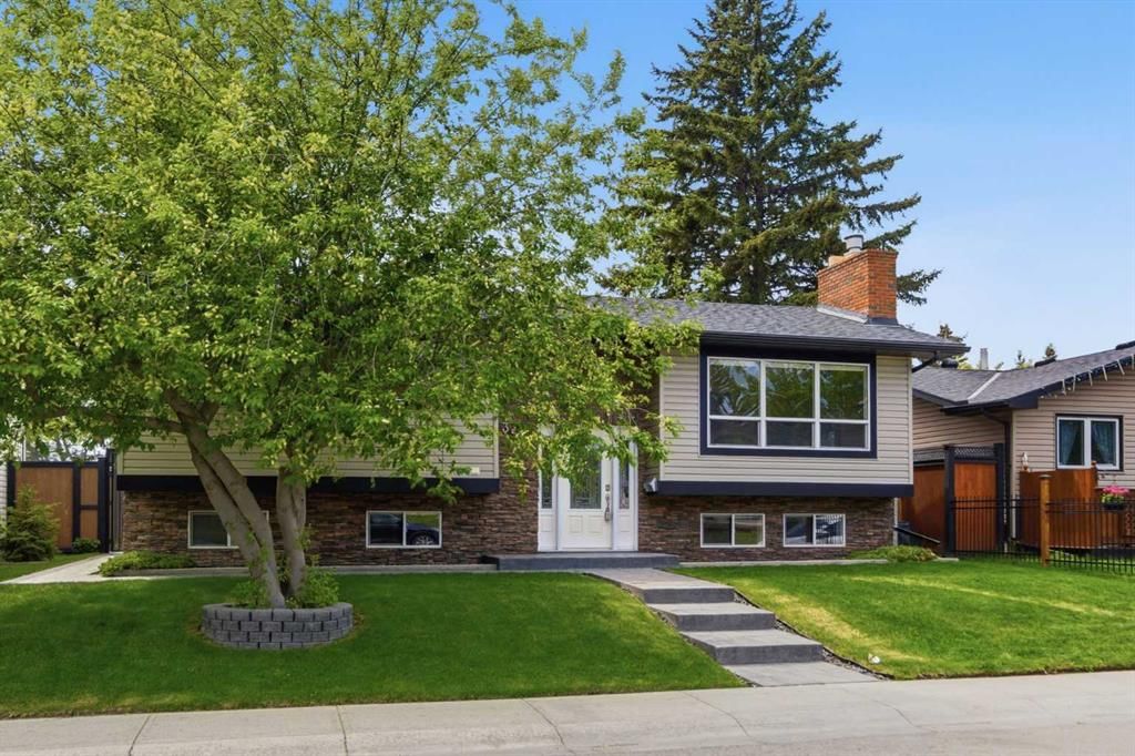 351 Queen Charlotte Road SE, Calgary — photo 2 of 49