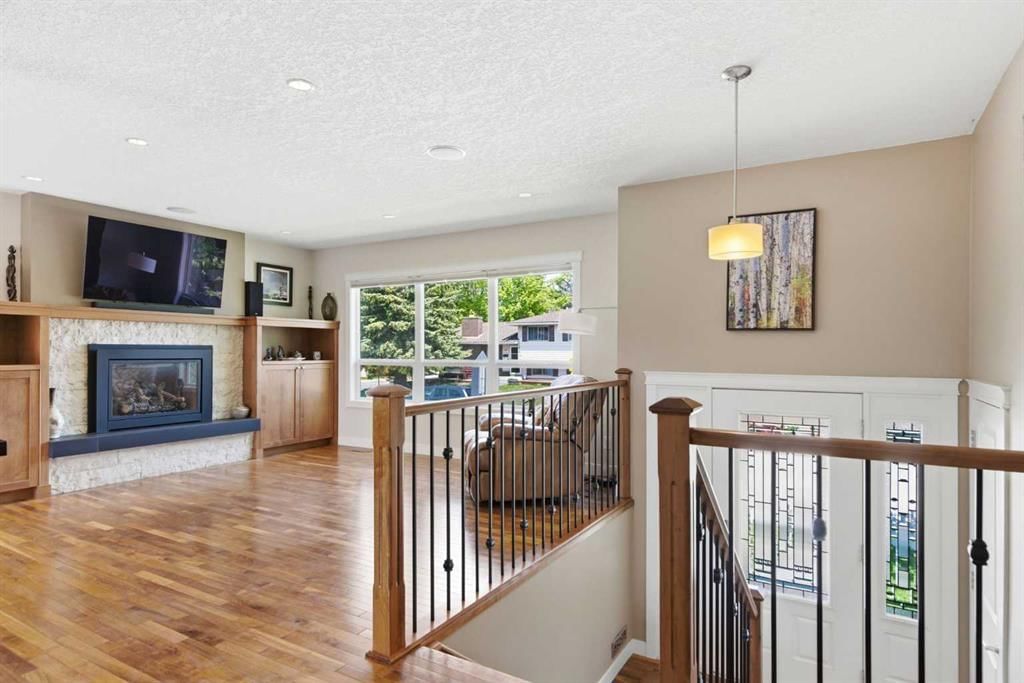 351 Queen Charlotte Road SE, Calgary — photo 3 of 49