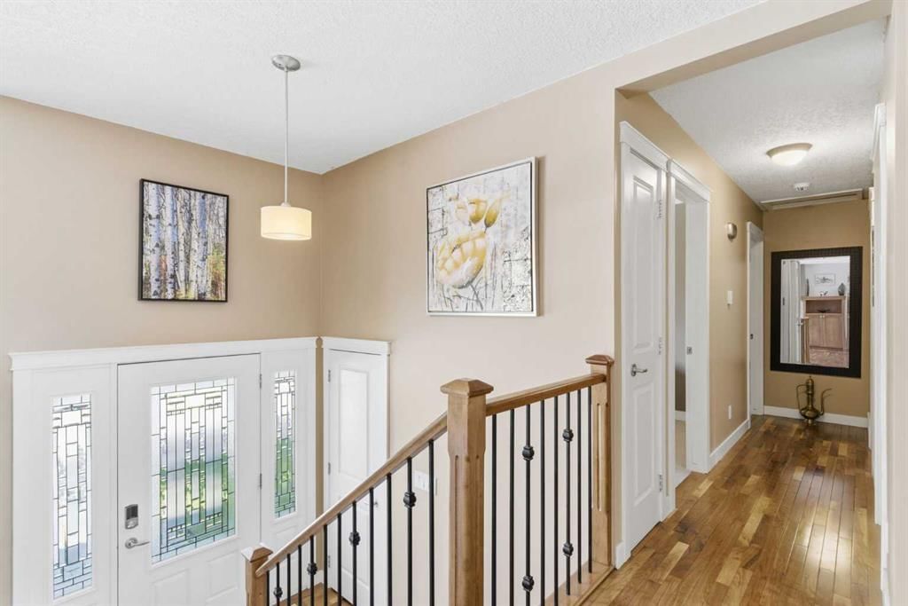 351 Queen Charlotte Road SE, Calgary — photo 4 of 49