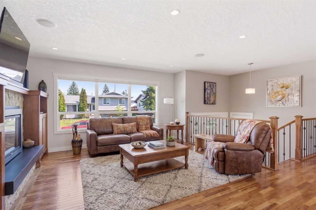 351 Queen Charlotte Road SE, Calgary — photo 5 of 49