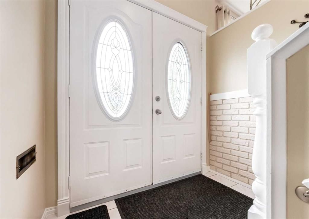 332 Pinemont Road NE, Calgary — photo 3 of 50