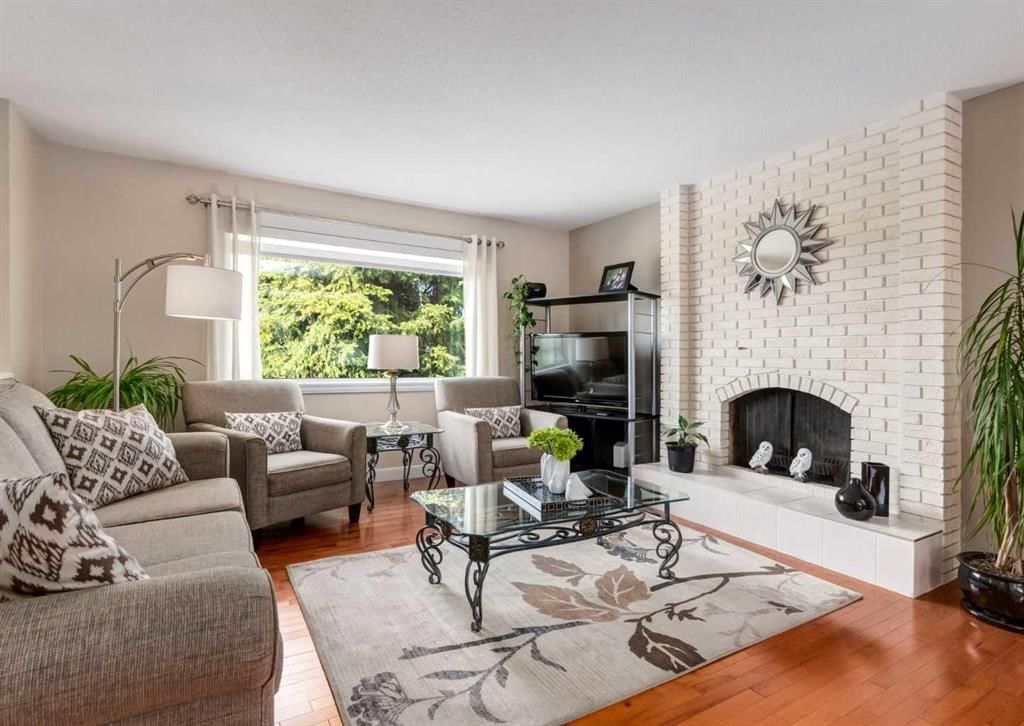 332 Pinemont Road NE, Calgary — photo 4 of 50