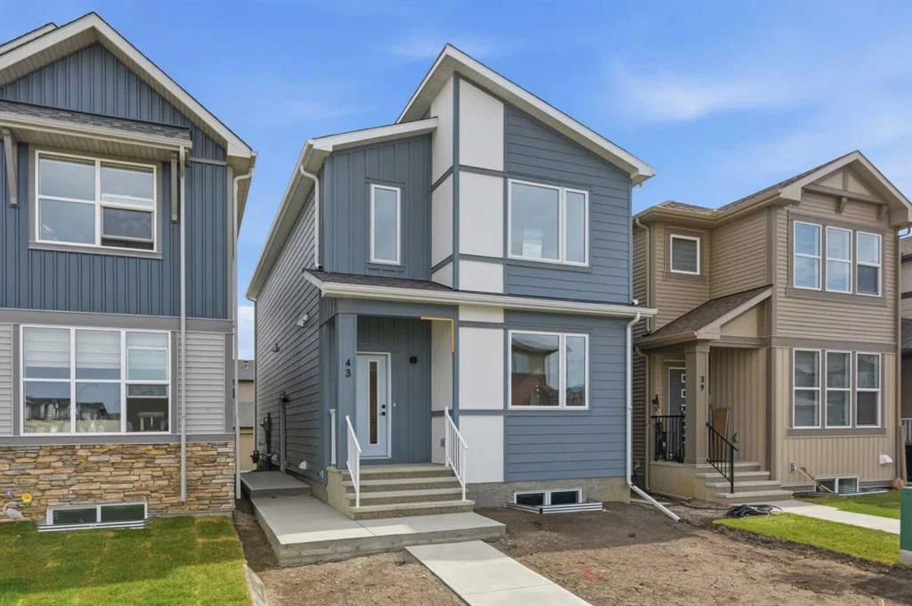 43 Belvedere Crescent SE, Calgary — photo 2 of 38