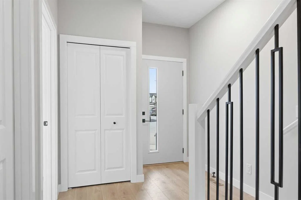 43 Belvedere Crescent SE, Calgary — photo 3 of 38