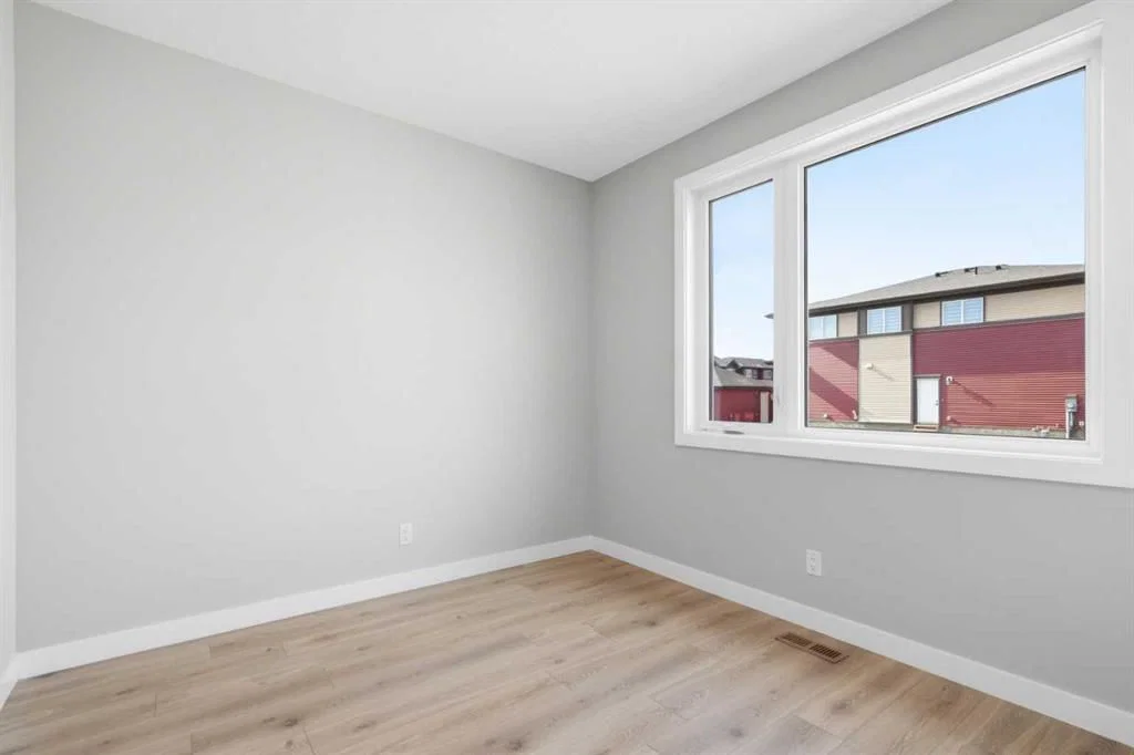 43 Belvedere Crescent SE, Calgary — photo 5 of 38