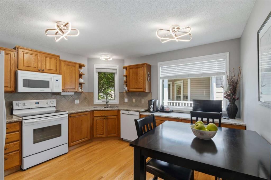 42 Douglasbank Gardens SE, Calgary — photo 5 of 33