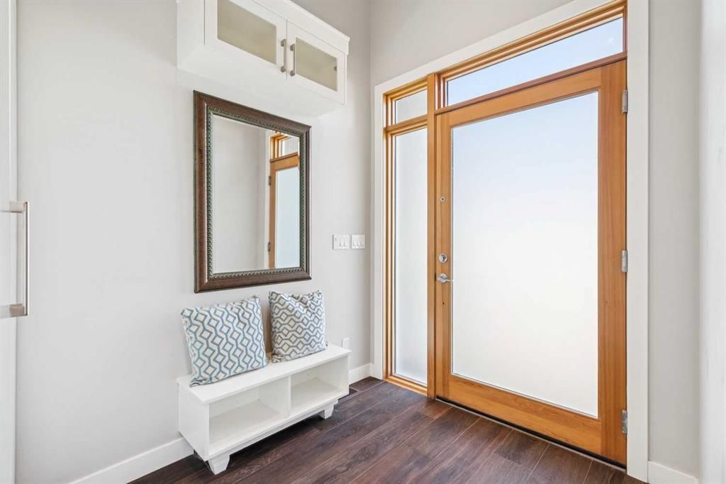 4626 Voyageur Drive NW, Calgary — photo 3 of 49