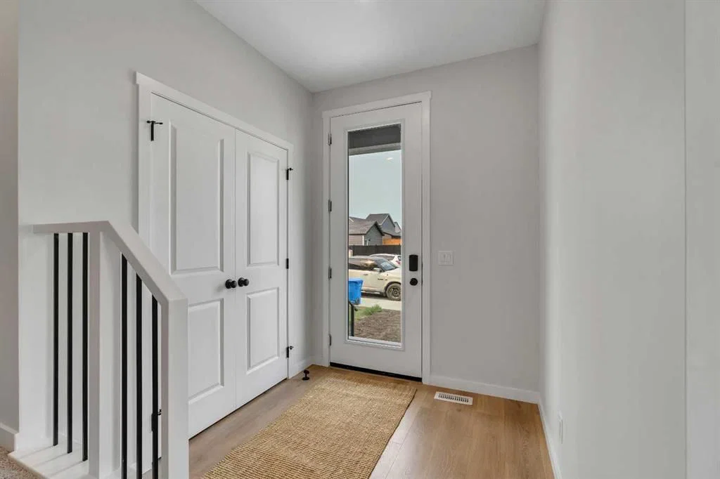 76 Heirloom Drive SE, Calgary — photo 2 of 47