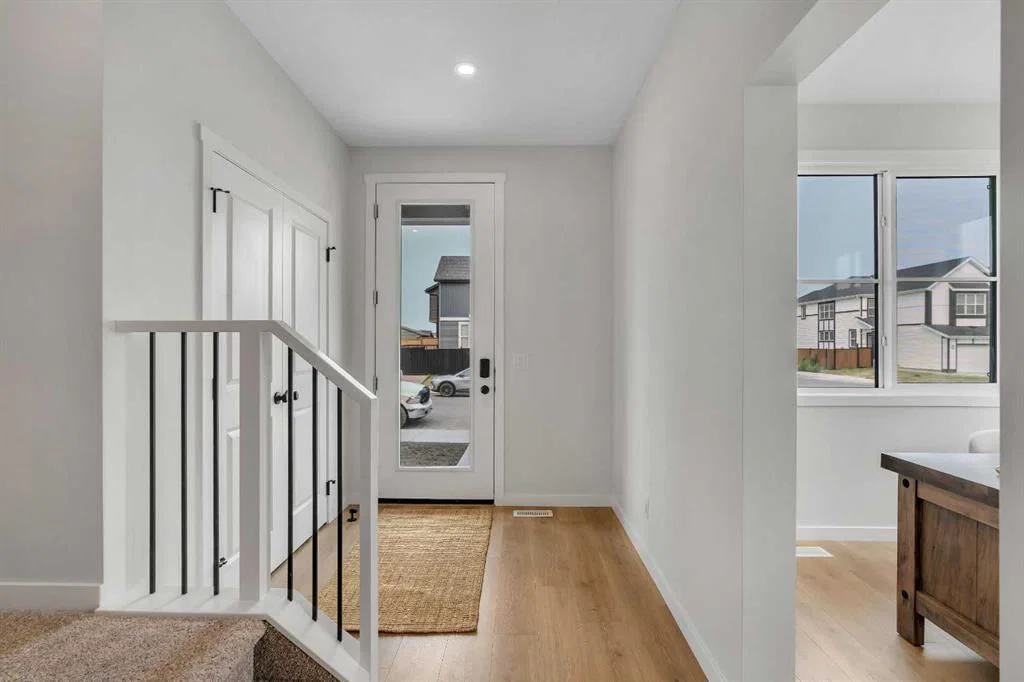 76 Heirloom Drive SE, Calgary — photo 3 of 47