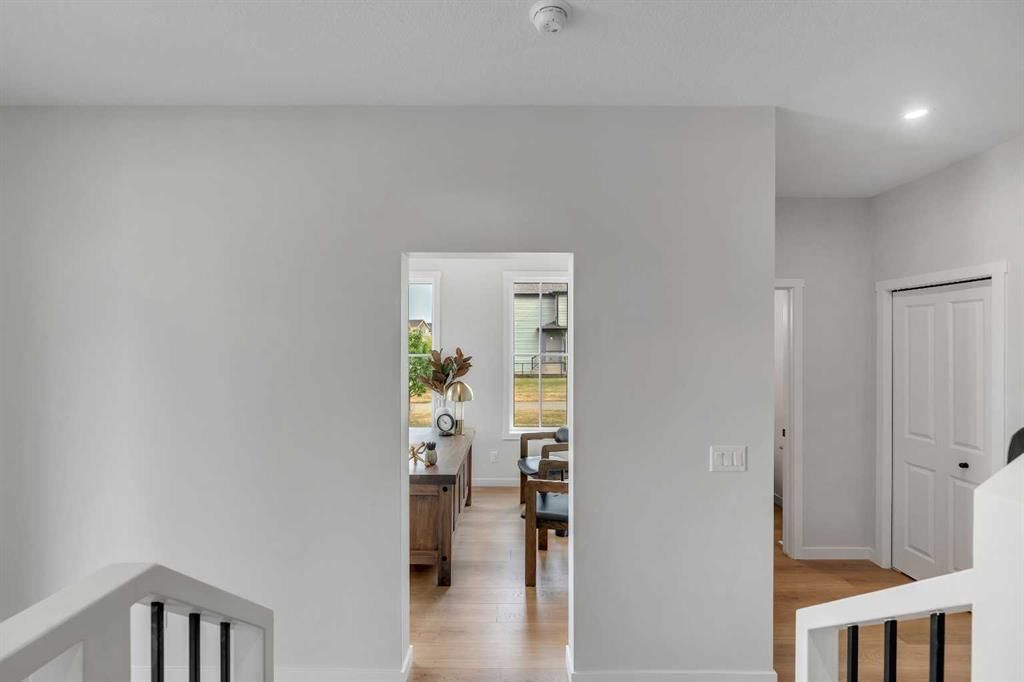 76 Heirloom Drive SE, Calgary — photo 4 of 47