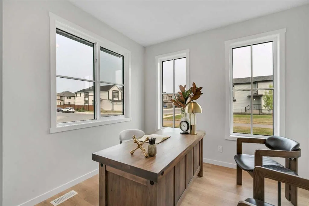 76 Heirloom Drive SE, Calgary — photo 5 of 47