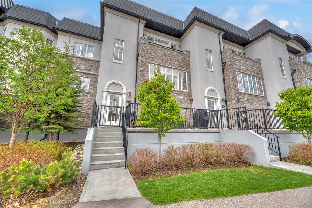 6 Quarry Gate SE, Calgary — main listing photo