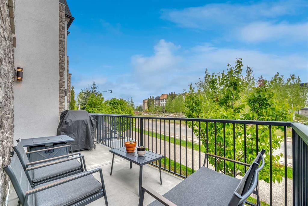 6 Quarry Gate SE, Calgary — photo 4 of 34