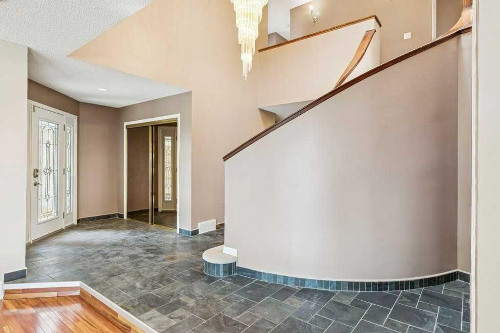 20 Patterson Mews SW, Calgary — photo 4 of 47