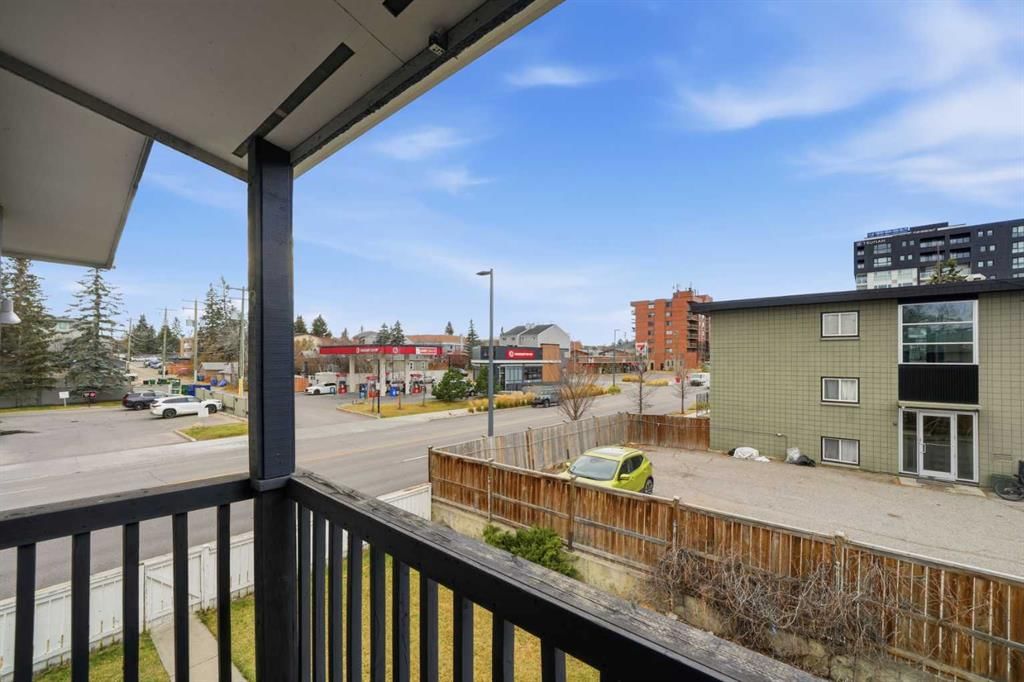 3, 2804 17 Avenue SW, Calgary — photo 2 of 34