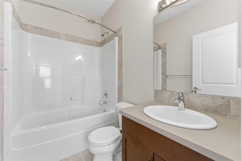 96 Red Embers Crescent NE, Calgary — photo 4 of 49