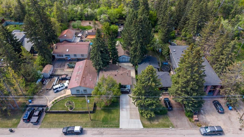 8927 33 Avenue NW, Calgary — main listing photo