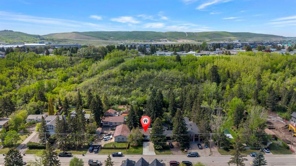 8927 33 Avenue NW, Calgary — photo 2 of 38