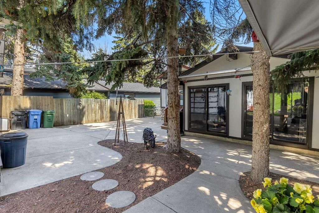 8927 33 Avenue NW, Calgary — photo 5 of 38