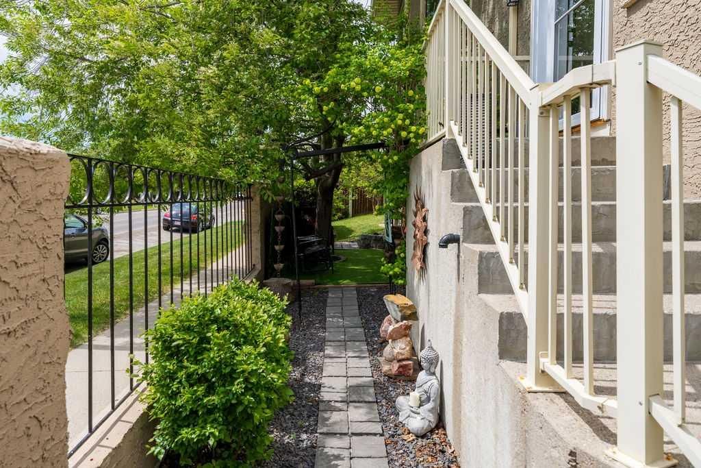 147 Silver Creek Mews NW, Calgary — photo 4 of 42