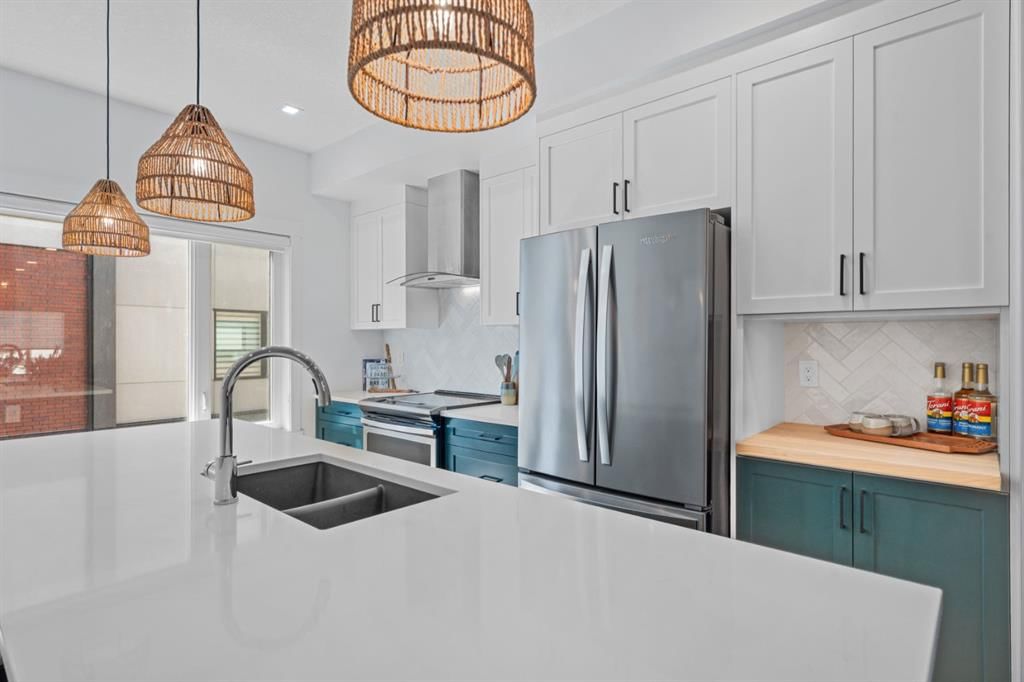 408 Greenbriar Common NW, Calgary — photo 5 of 49