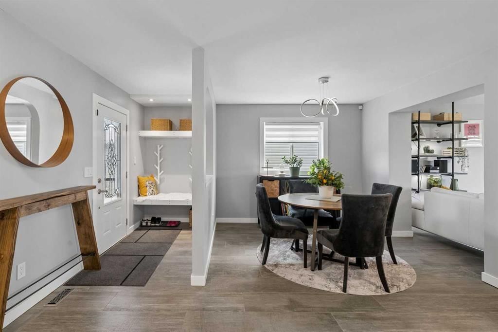 105 Royal Birch Crescent NW, Calgary — photo 4 of 41