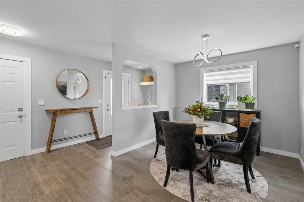105 Royal Birch Crescent NW, Calgary — photo 5 of 41