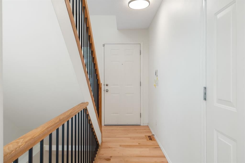 10 Eversyde Court SW, Calgary — photo 3 of 36