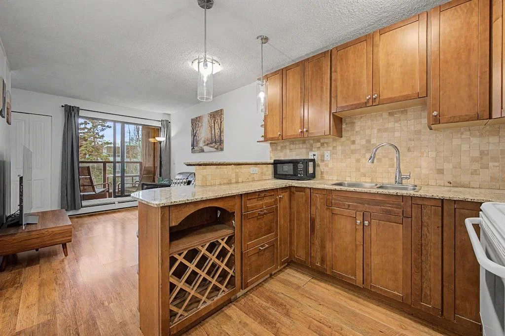 207, 2130 17 Street SW, Calgary — main listing photo