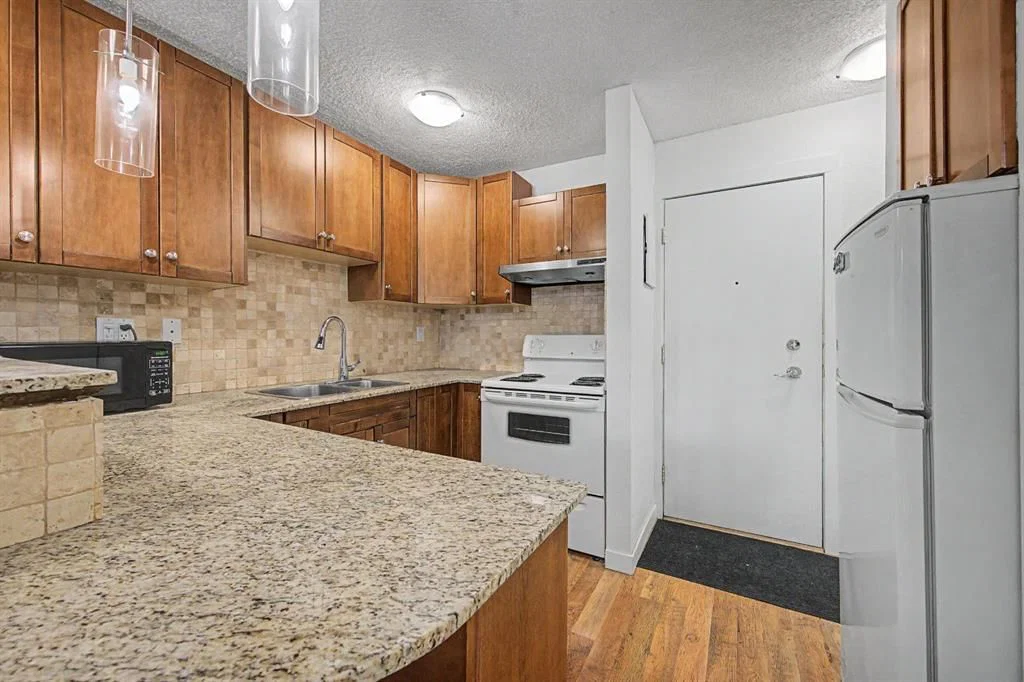 207, 2130 17 Street SW, Calgary — photo 3 of 13
