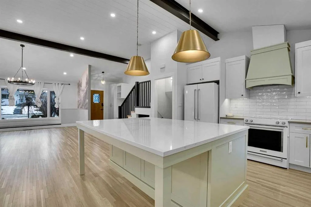 64 Hartford Road NW, Calgary — photo 3 of 21