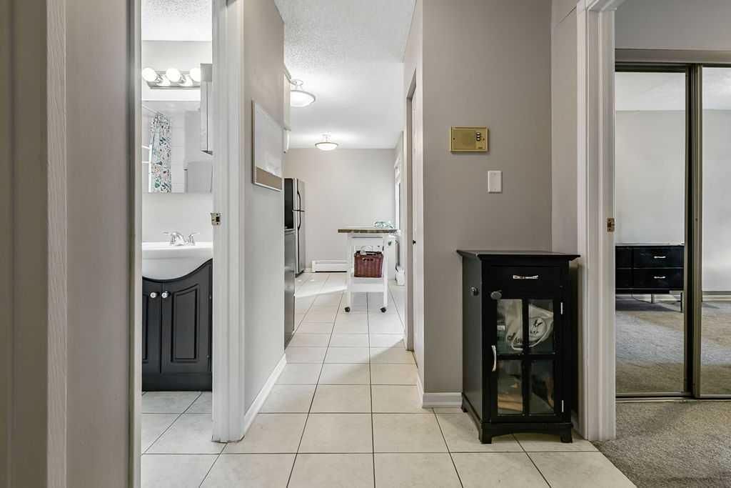 201, 618 2 Avenue NW, Calgary — photo 3 of 28