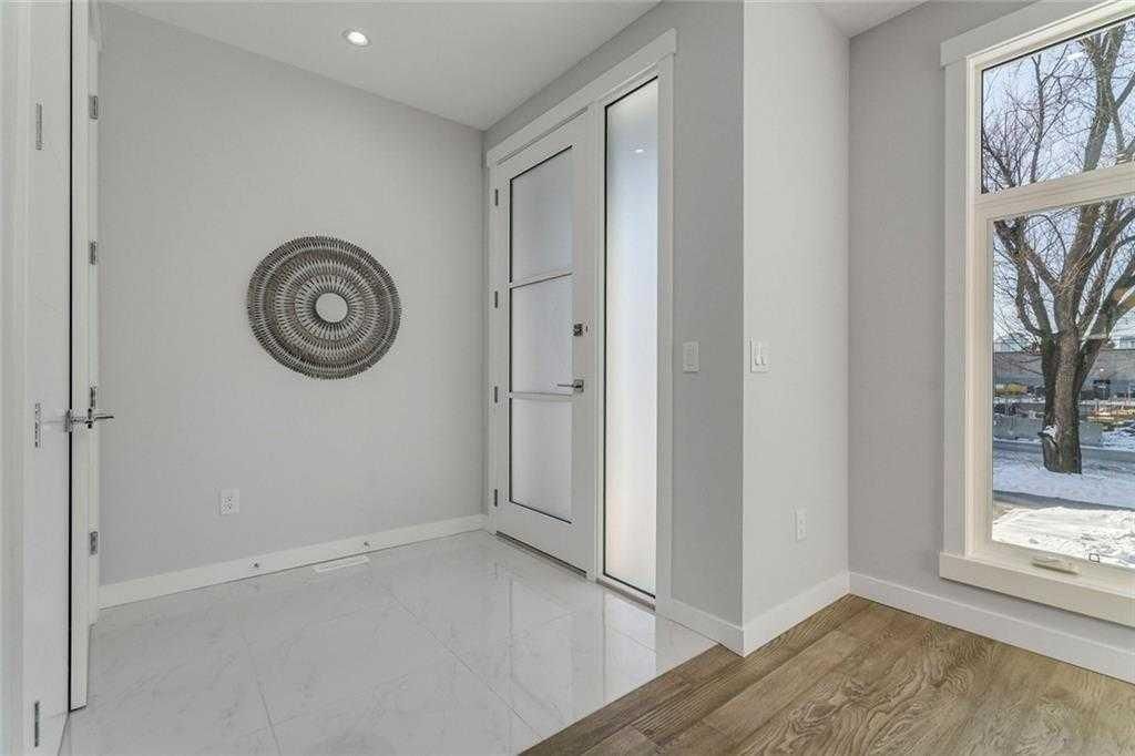 3122 39 Street SW, Calgary — photo 5 of 37