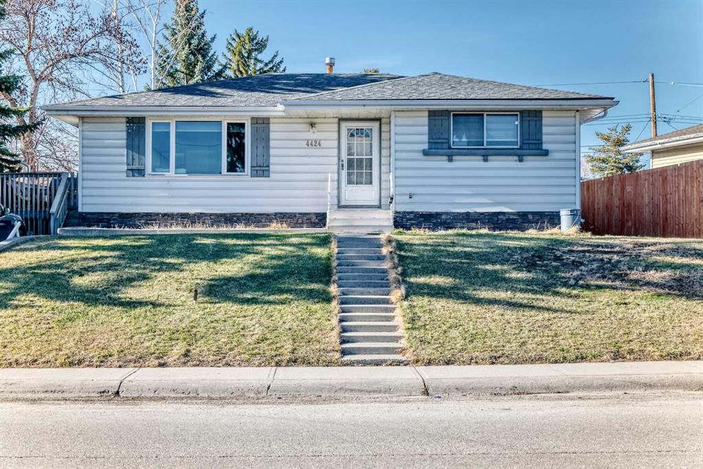 4424 Maryvale Drive NE, Calgary — photo 2 of 46