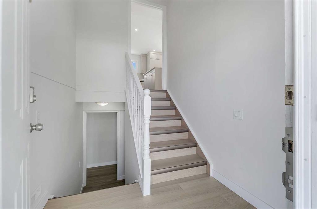 214 Rundleview Close NE, Calgary — photo 4 of 41