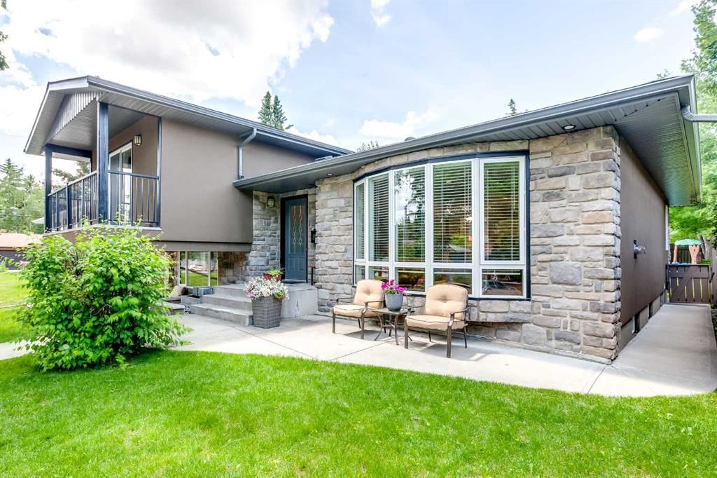 51 Wimbledon Drive SW, Calgary — photo 3 of 48