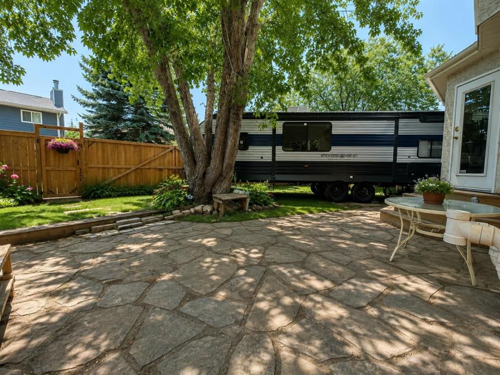 29 Sundown Way SE, Calgary — photo 2 of 41