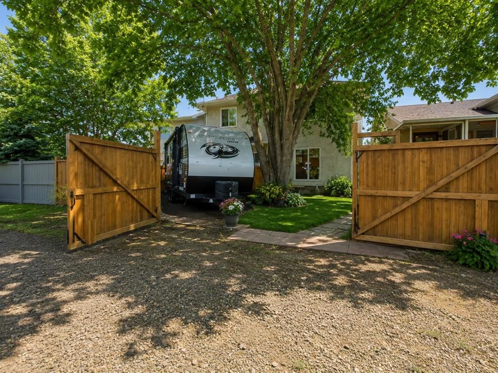 29 Sundown Way SE, Calgary — photo 3 of 41