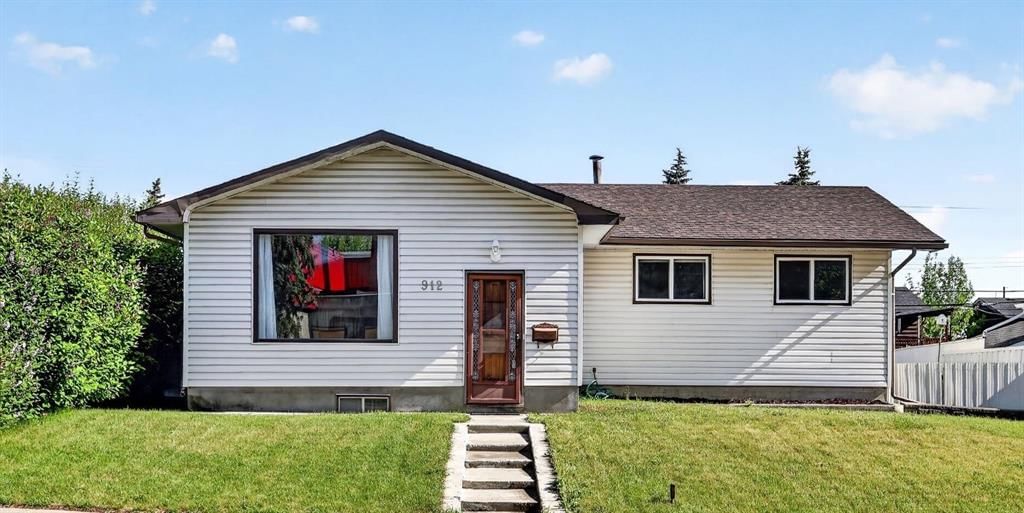 912 Stonehaven Road SW, Calgary — main listing photo