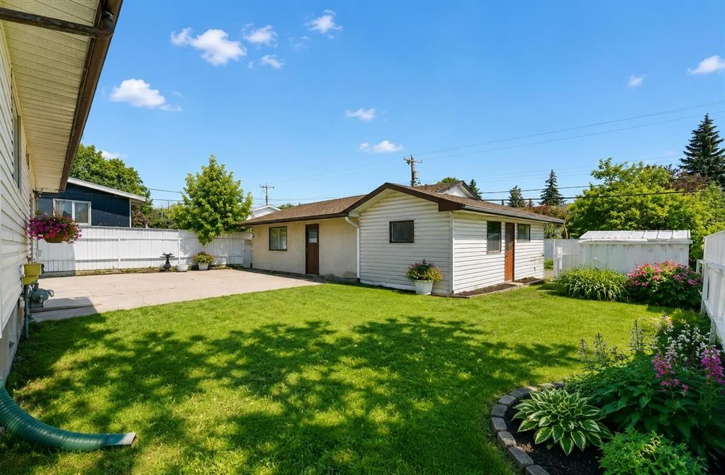 912 Stonehaven Road SW, Calgary — photo 3 of 33