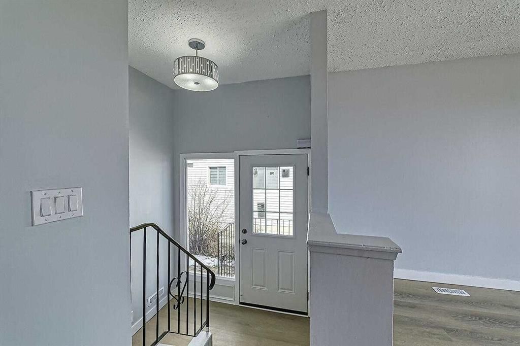 71 Falton Drive NE, Calgary — photo 3 of 45