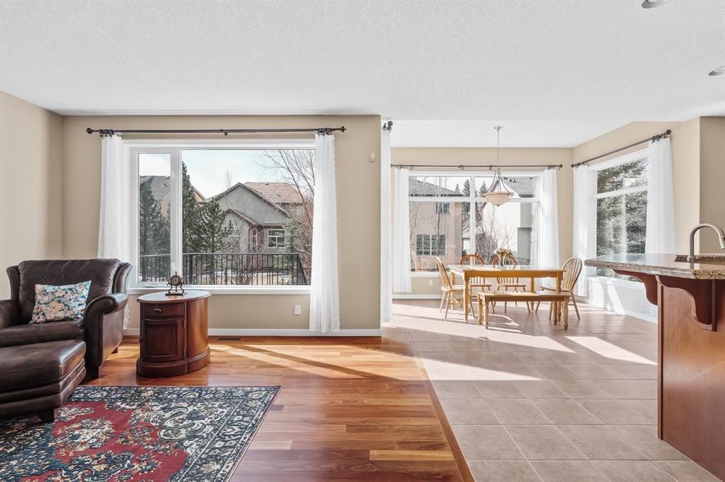 430 Discovery Ridge Boulevard SW, Calgary — photo 4 of 36