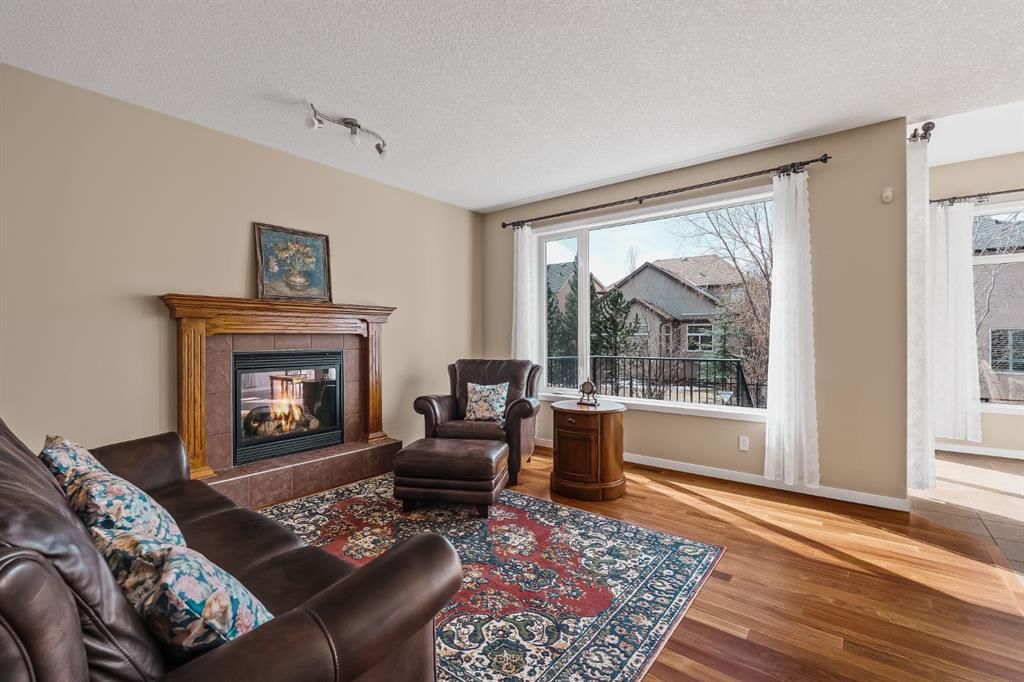 430 Discovery Ridge Boulevard SW, Calgary — photo 5 of 36