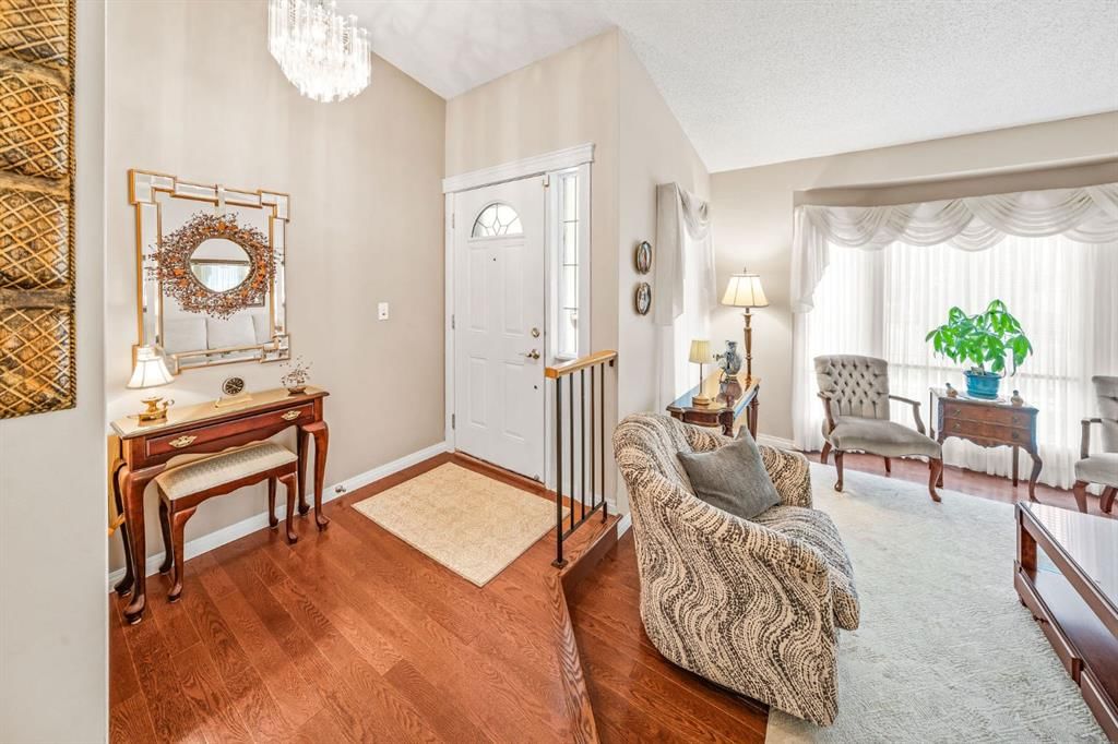 120 Shawnessy Drive SW, Calgary — photo 4 of 44