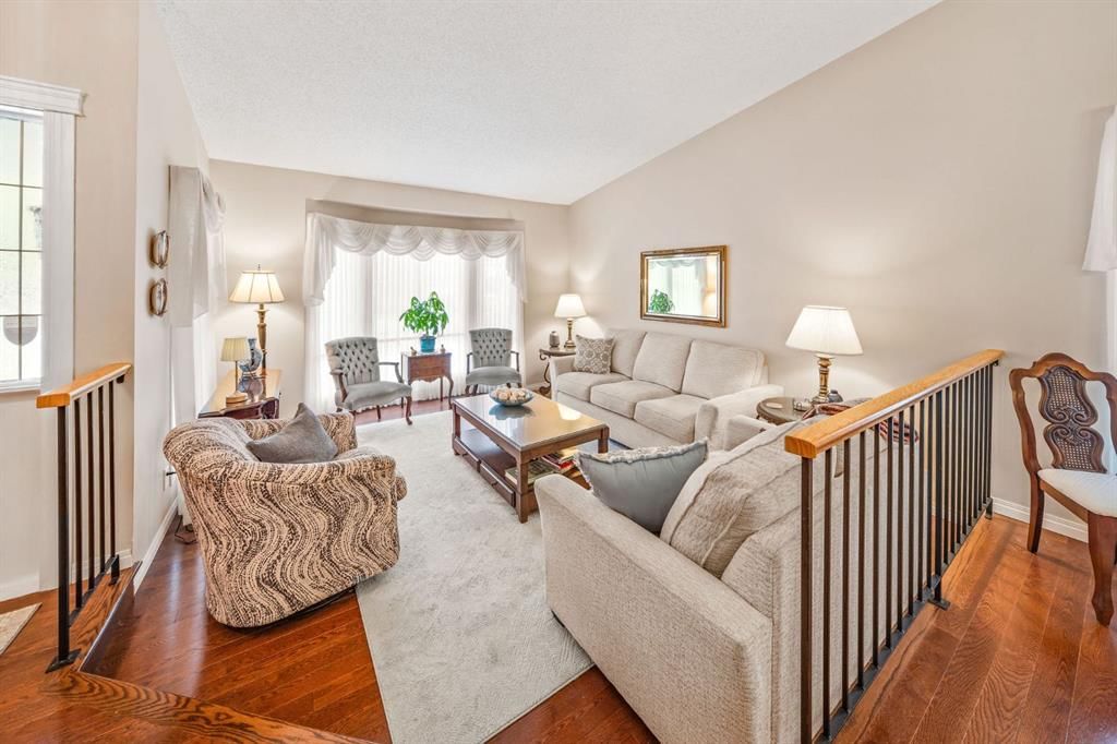 120 Shawnessy Drive SW, Calgary — photo 5 of 44